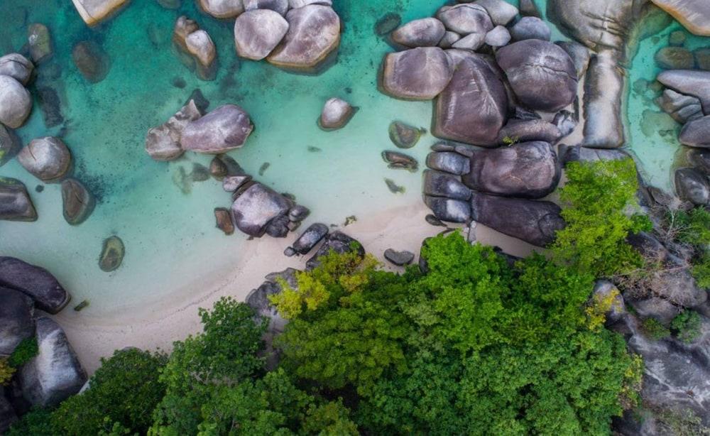 Hotel Santika Premiere Beach Resort Belitung Sijuk Exterior photo