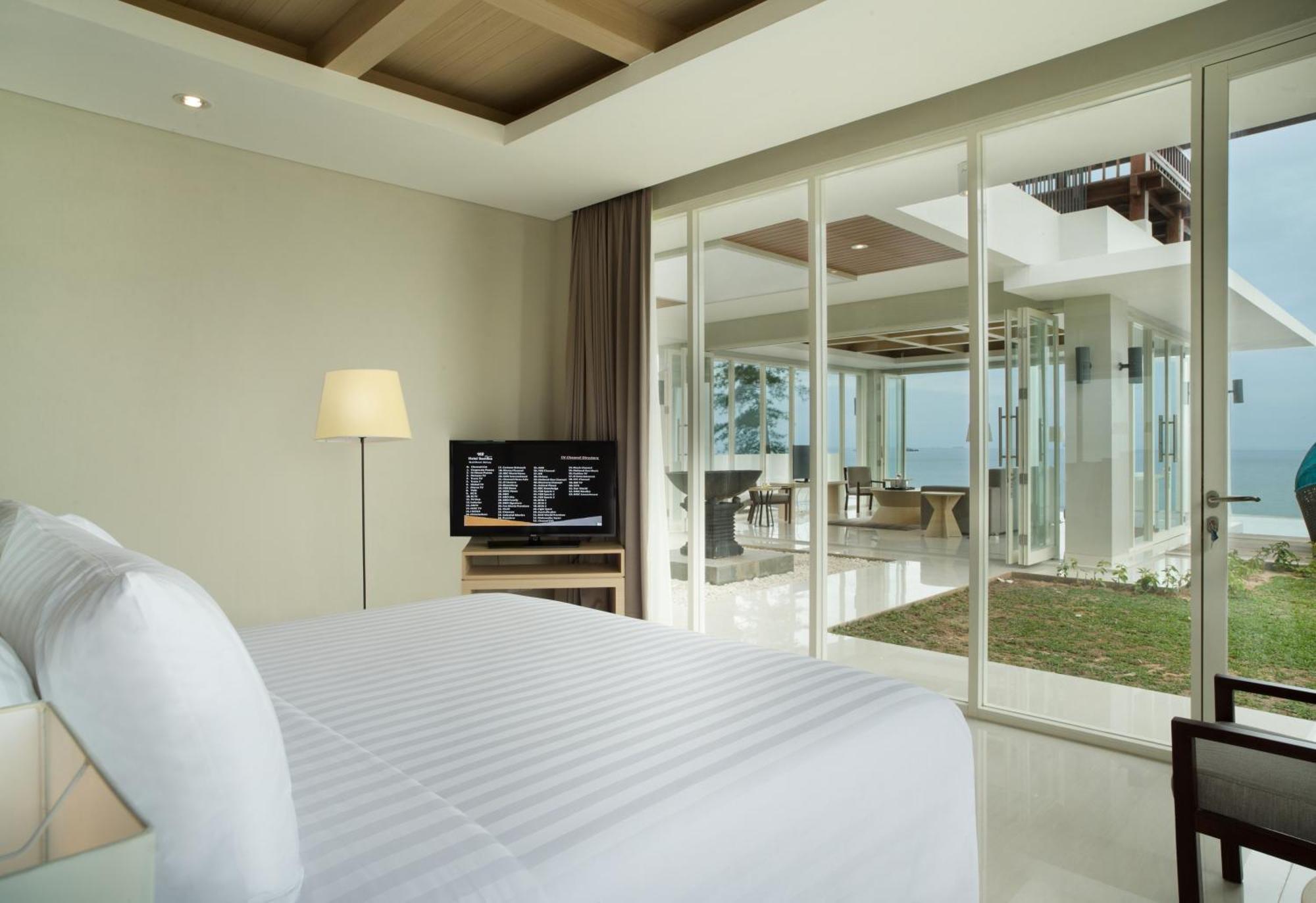 Hotel Santika Premiere Beach Resort Belitung Sijuk Exterior photo